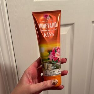 Bath & Body Works Vineyard Champagne Kiss Body Cream